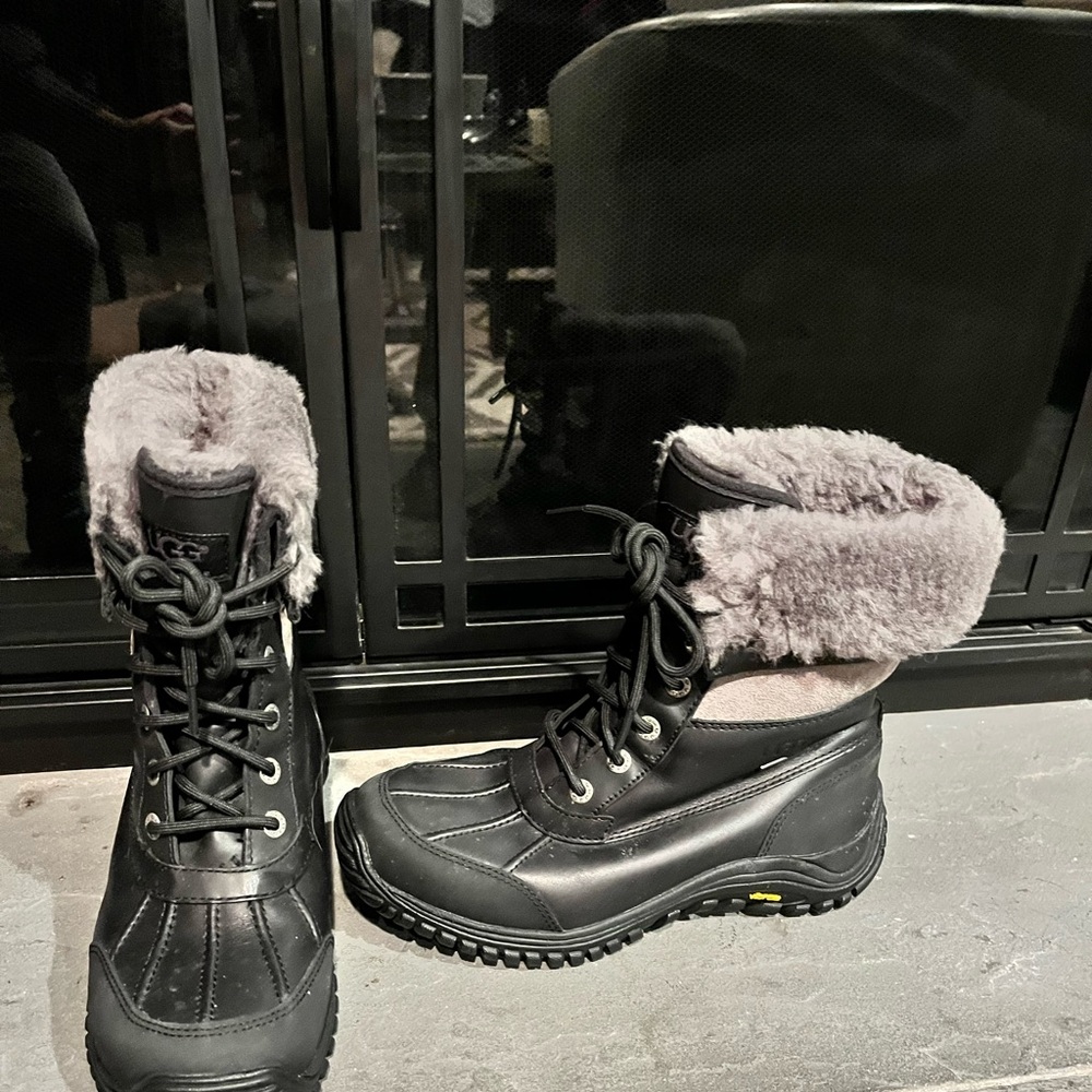 UGG Women's Adirondack Black and Gray Winter Boots Shearling Lined Waterproof